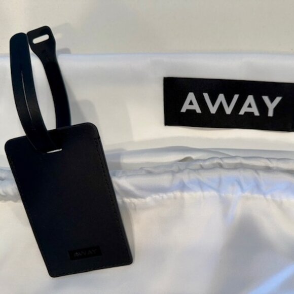 Away Bigger Carry-On Dust Cover/Laundry Bag (24"x26"), Luggage Tag - Picture 2 of 2